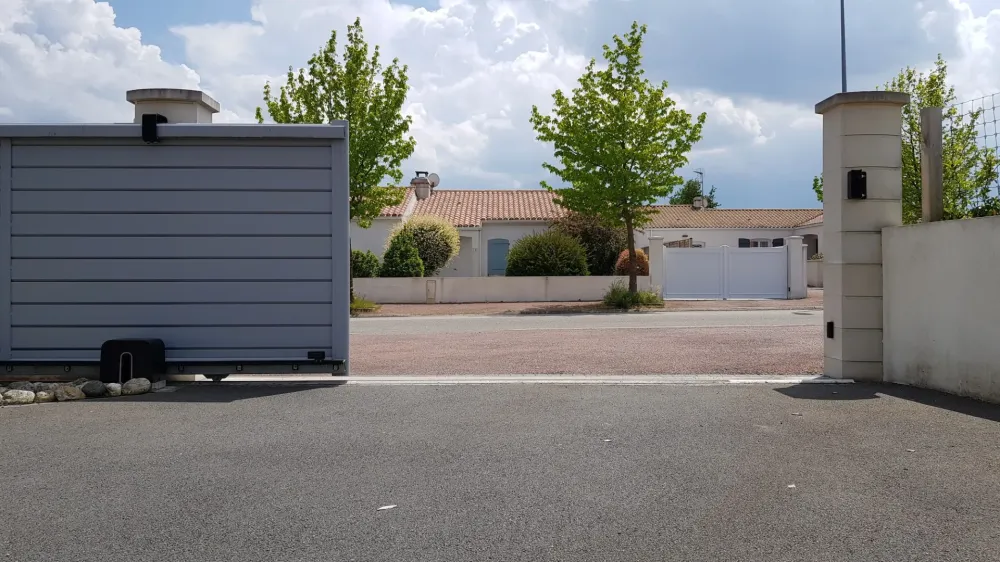 Porte de garage automatisée à Tartaras